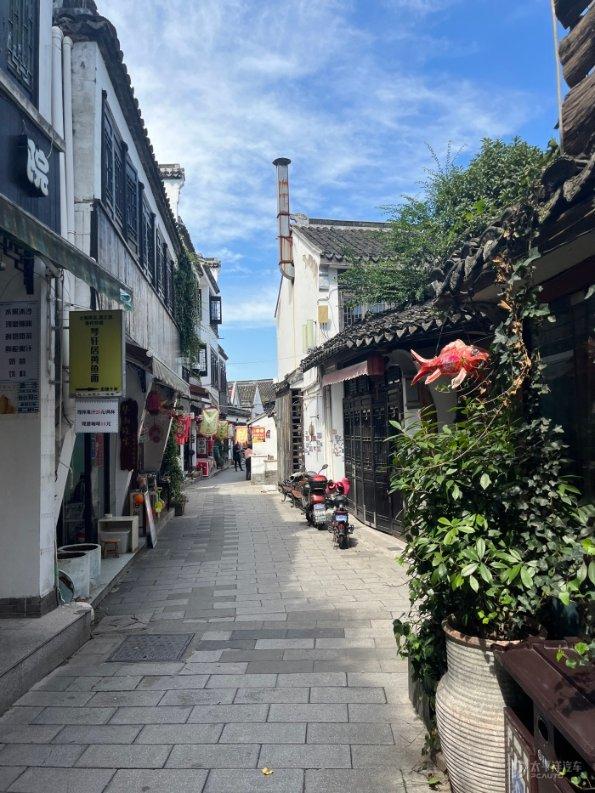 罗马诺：如何处理拉10曼联尚无定论，没听说万比萨卡换邓弗里斯